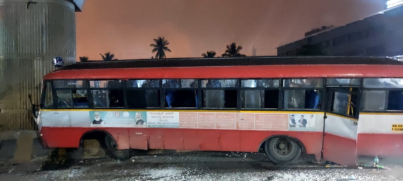 Bus Hits Metro Pillar In B’luru