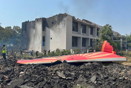 #AirIndiaCrash #AhmedabadCrash #PlaneAccident #AirIndia #EmergencyRescue #BreakingNew