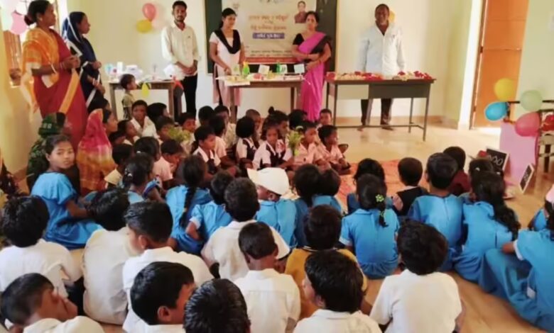 Children will wear uniforms in kindergartens, Minister of Public Education distributes 3,10,849 sets of uniforms