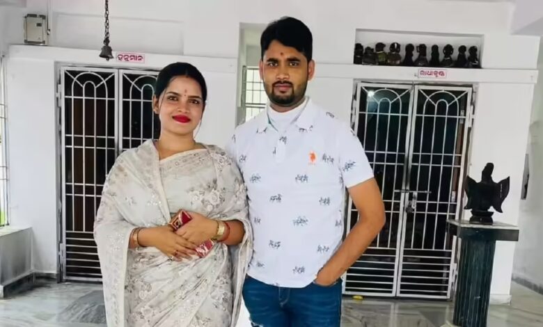 Swami Jagbandhu Chand detained at police station on Archana Nag's complaint, accused of attempted knife