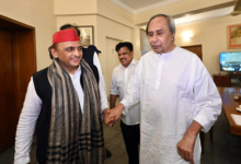 Naveen Patnaik – Akhilesh Yadav Interaction
